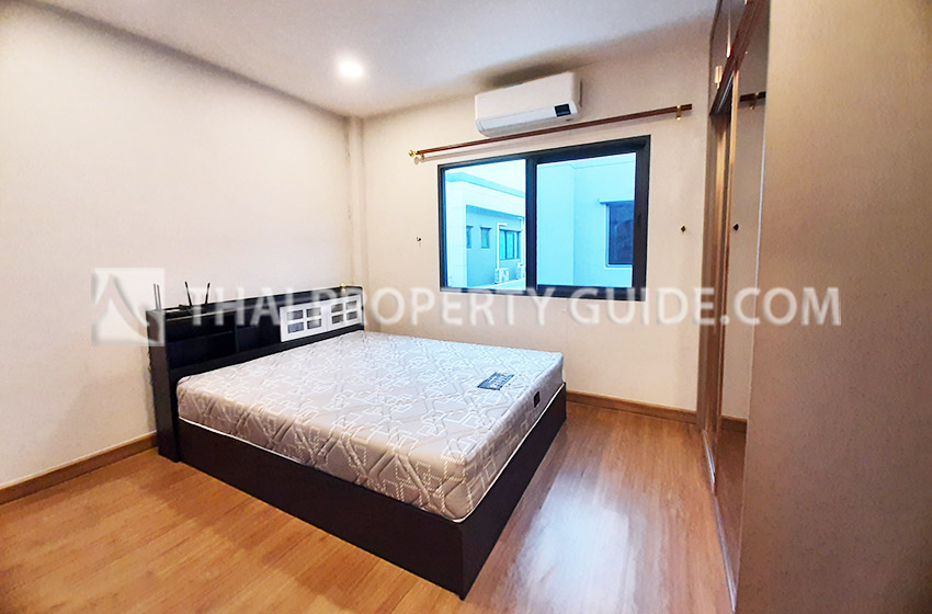 House with Shared Pool in Bangnatrad 